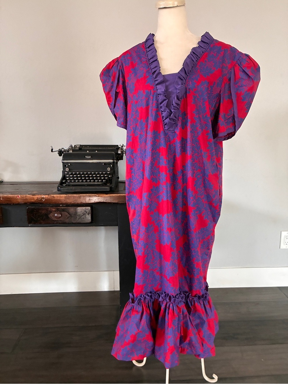 Vintage Mango's by Allan James Hawaiian Muumuu Floral Ruffle Dress - Size 12